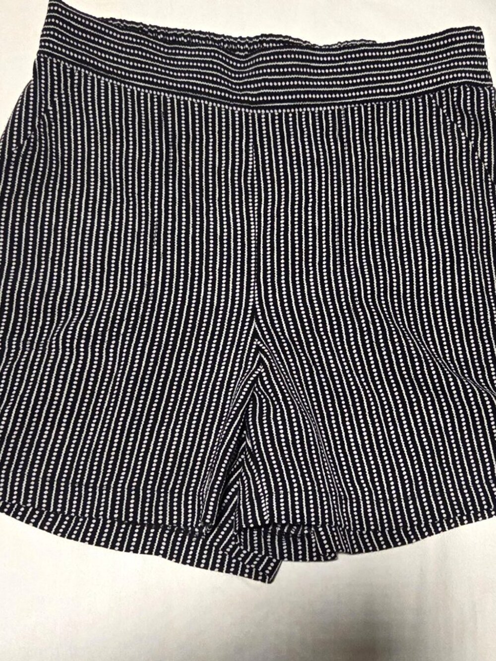 Max Studio Shorts Women's Size Medium Black with White Lines and Dots Retro